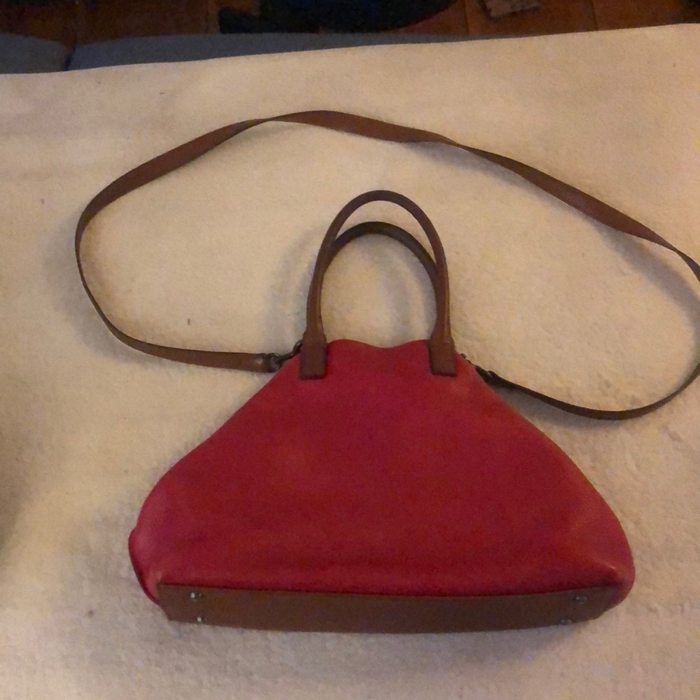 New. Two tone tote hand bag. Shoulder strap included.